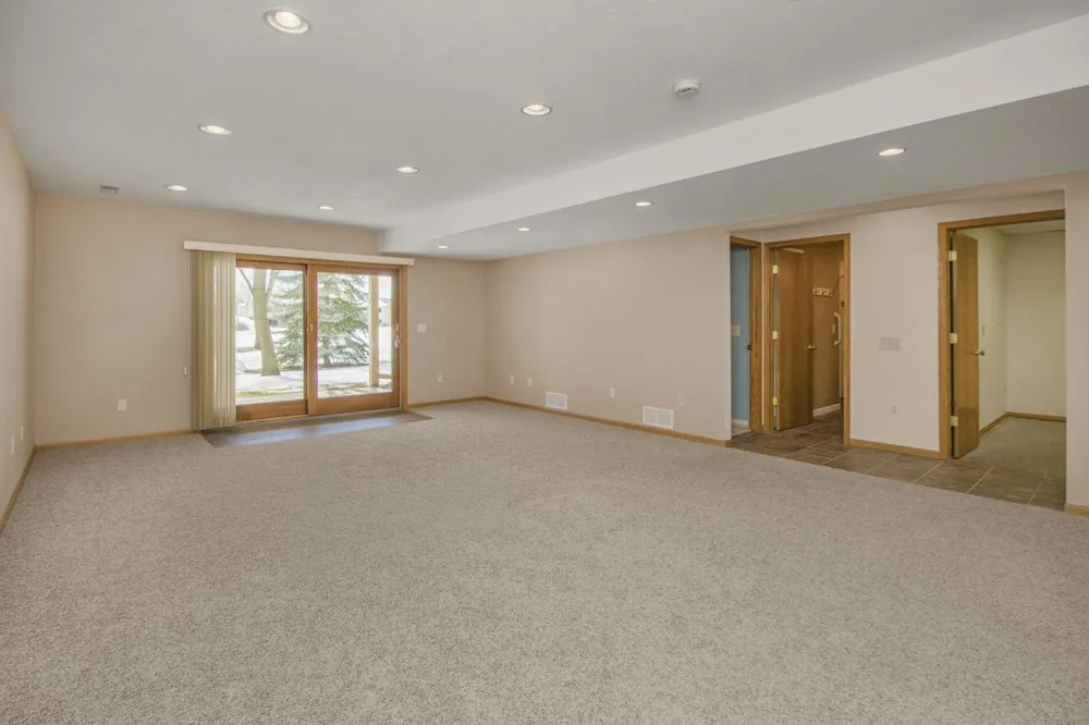 2224 Pinewood Drive Shakopee, MN 55379