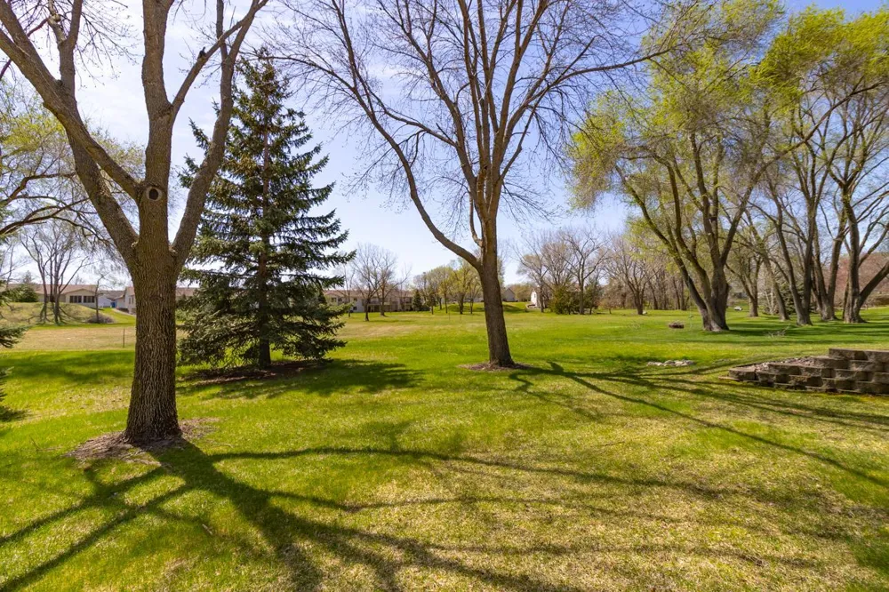 2224 Pinewood Drive Shakopee, MN 55379