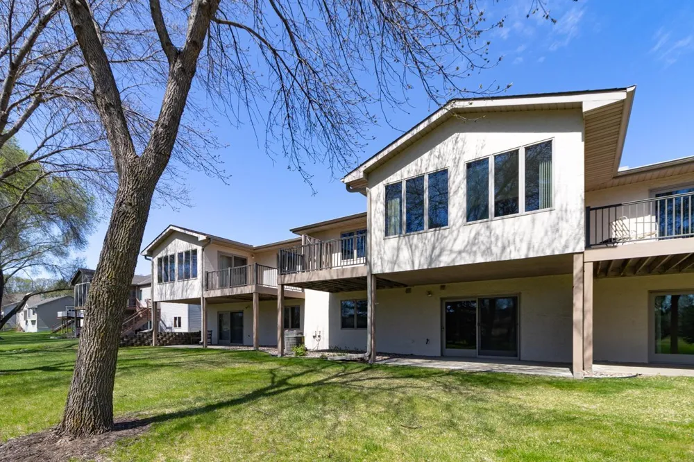 2224 Pinewood Drive Shakopee, MN 55379