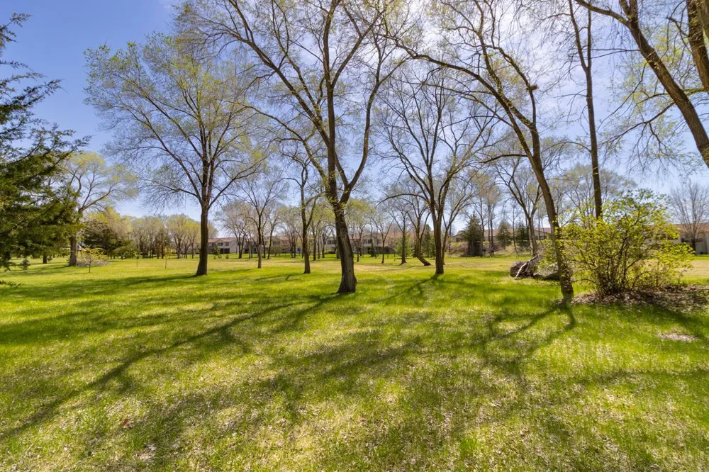 2224 Pinewood Drive Shakopee, MN 55379