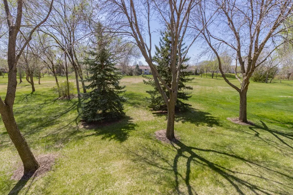 2224 Pinewood Drive Shakopee, MN 55379