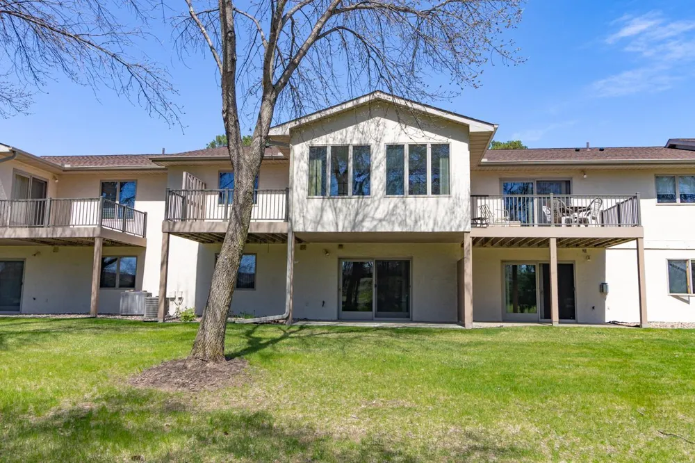 2224 Pinewood Drive Shakopee, MN 55379