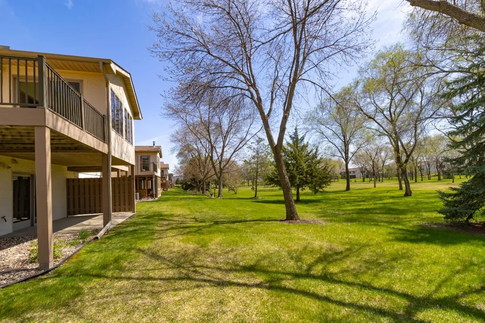 2224 Pinewood Drive Shakopee, MN 55379