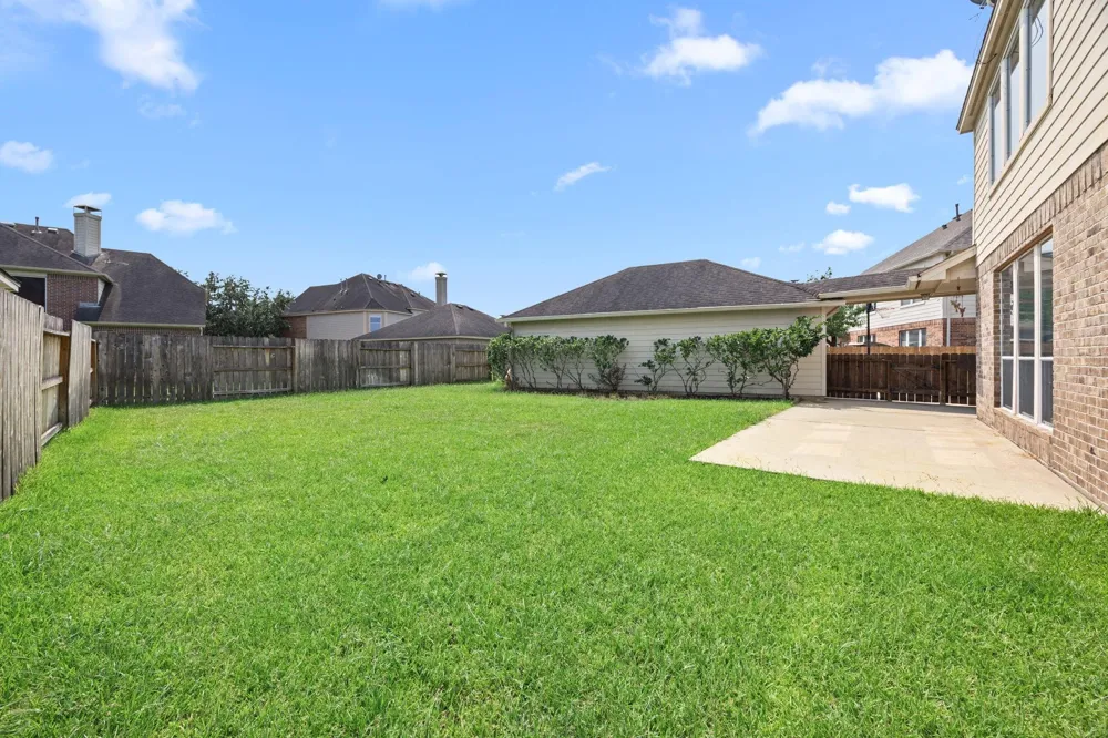 2309 Echo Harbor Drive Pearland, TX 77584