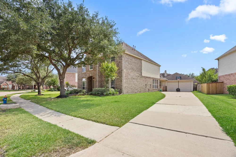 2309 Echo Harbor Drive Pearland, TX 77584