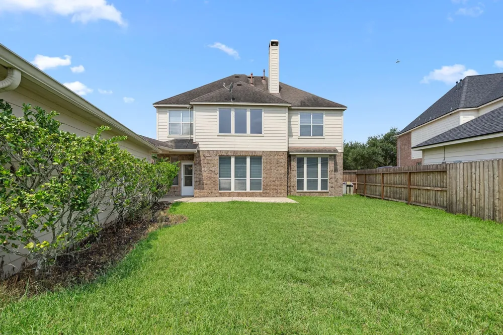 2309 Echo Harbor Drive Pearland, TX 77584