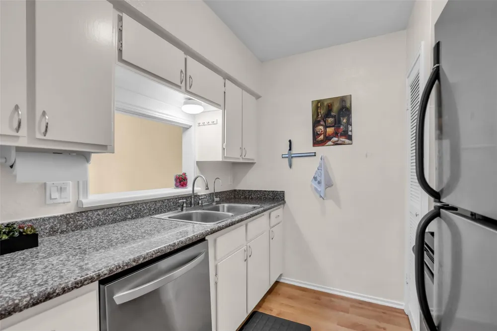 1800 Stoney Brook Drive #205 Houston, TX 77063