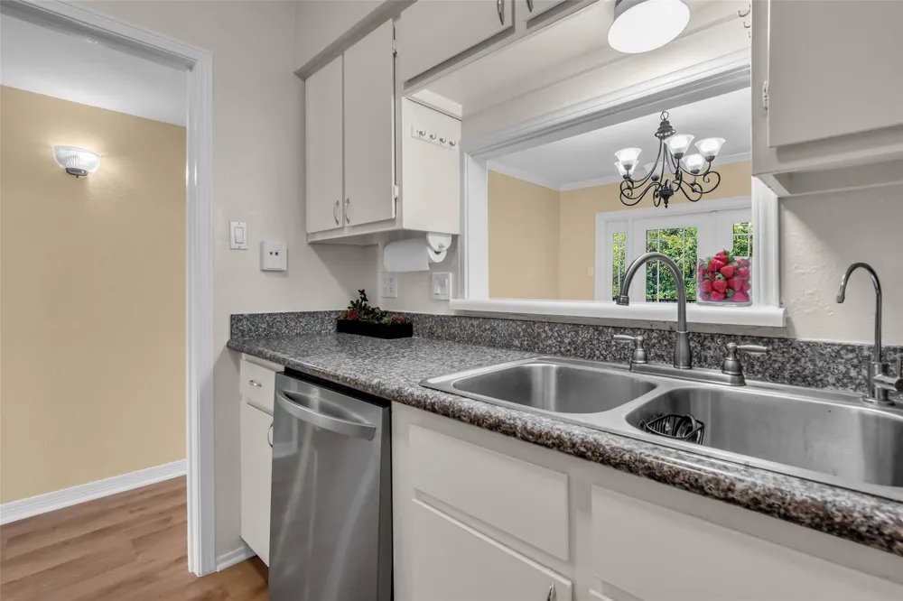 1800 Stoney Brook Drive #205 Houston, TX 77063