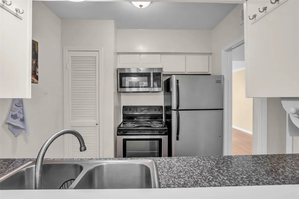 1800 Stoney Brook Drive #205 Houston, TX 77063