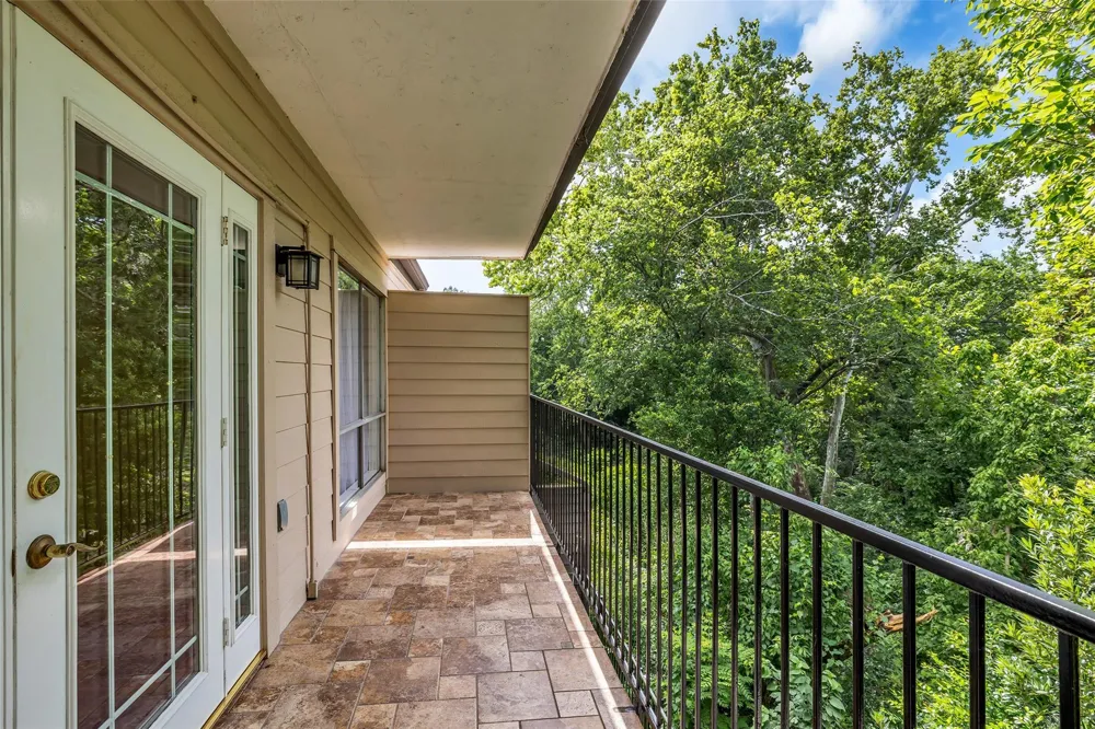 1800 Stoney Brook Drive #205 Houston, TX 77063