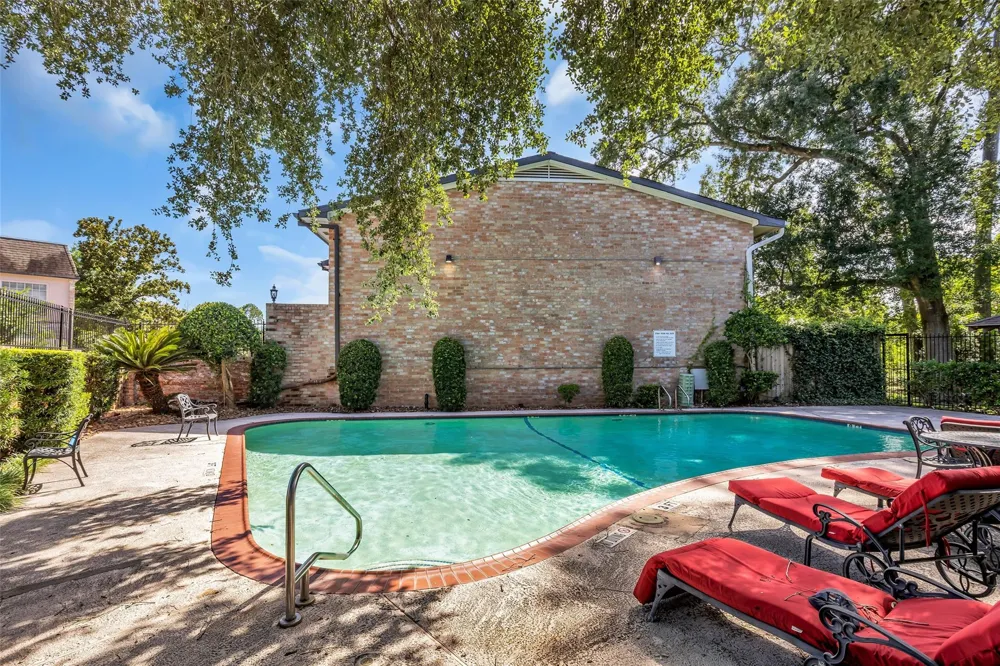 1800 Stoney Brook Drive #205 Houston, TX 77063