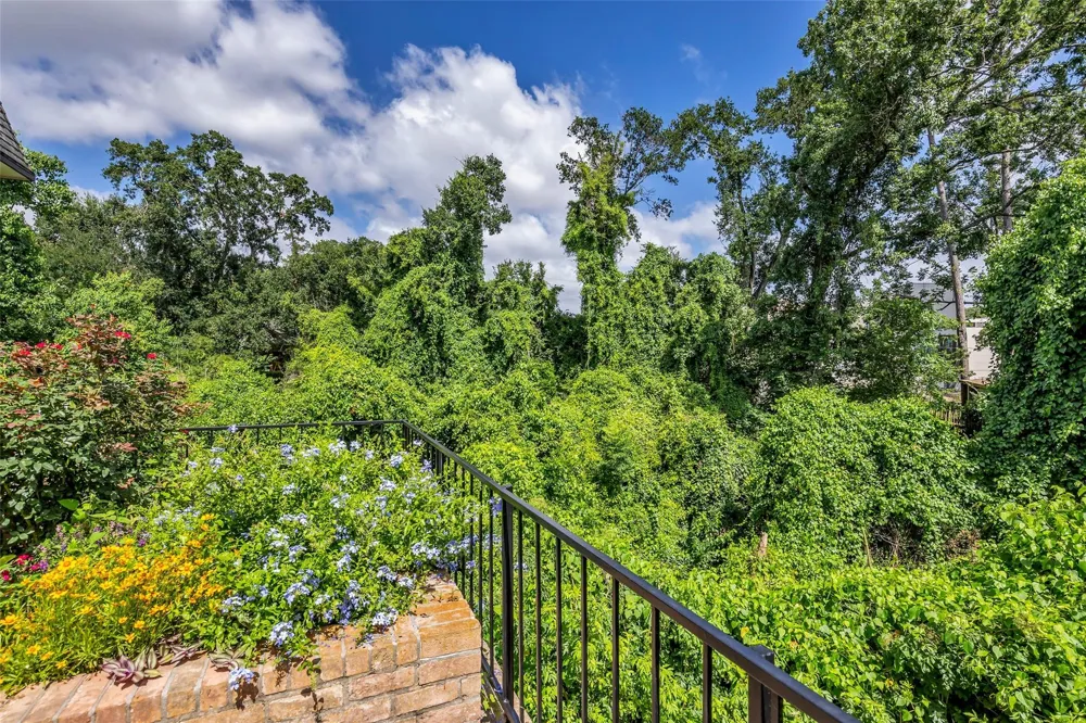 1800 Stoney Brook Drive #205 Houston, TX 77063
