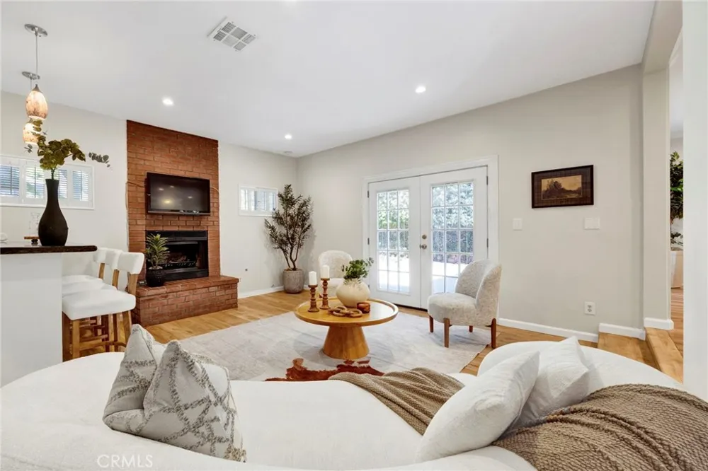 6521 Baird Reseda, CA 91335