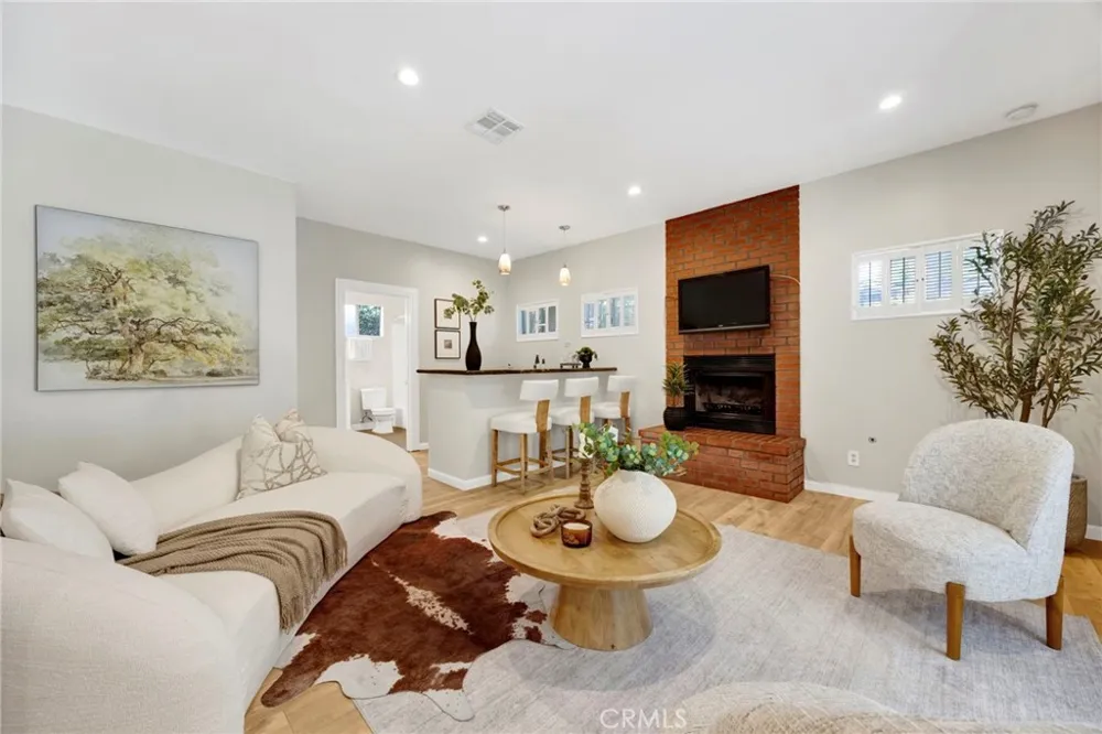 6521 Baird Reseda, CA 91335