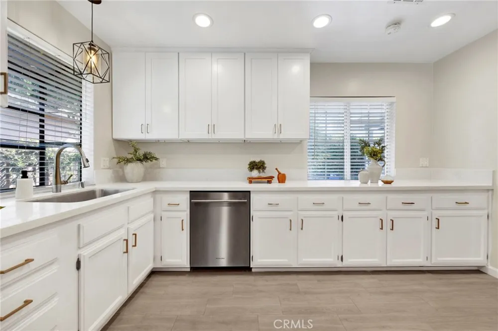 6521 Baird Reseda, CA 91335