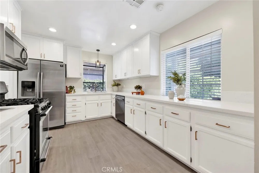 6521 Baird Reseda, CA 91335