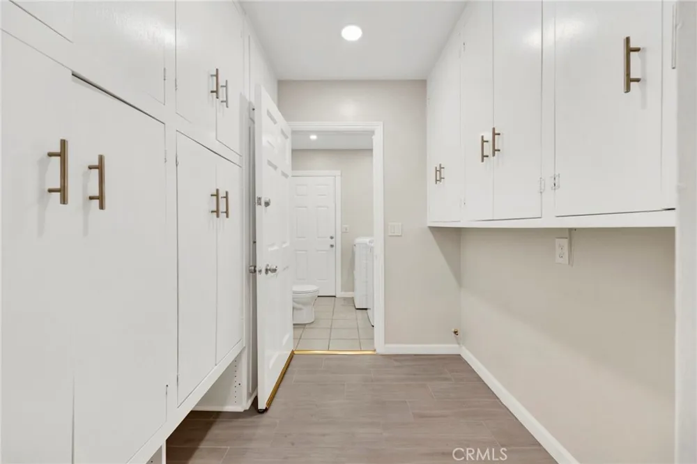 6521 Baird Reseda, CA 91335