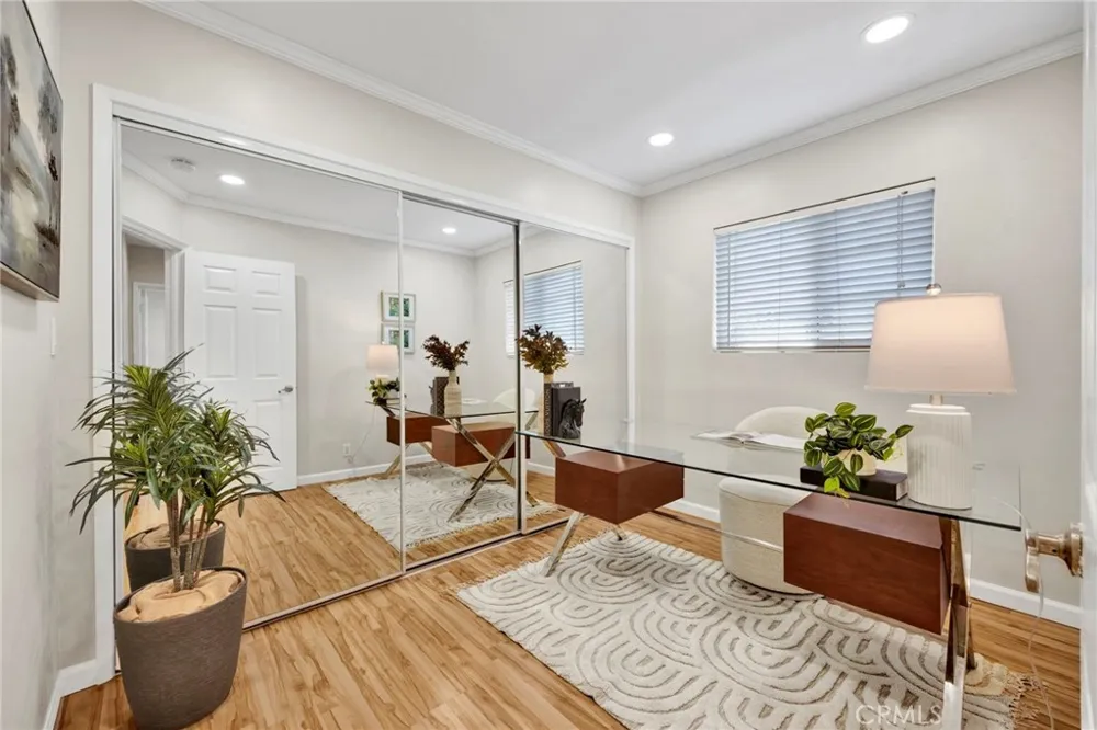 6521 Baird Reseda, CA 91335