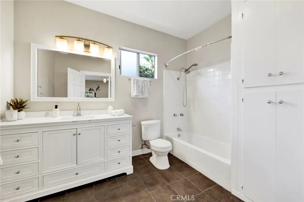 6521 Baird Reseda, CA 91335