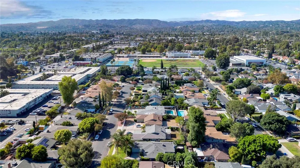 6521 Baird Reseda, CA 91335
