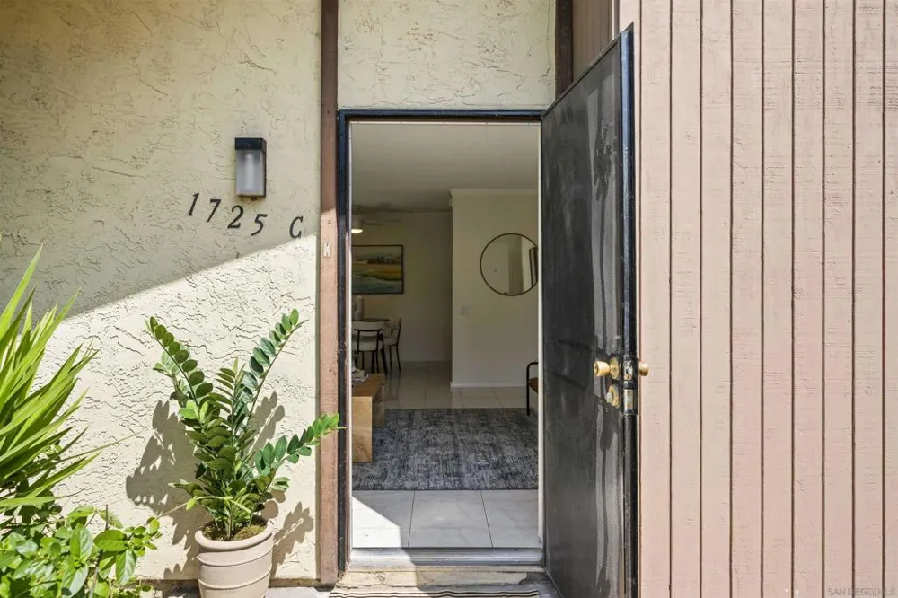 1725 Regency Way #C Chula Vista, CA 91911