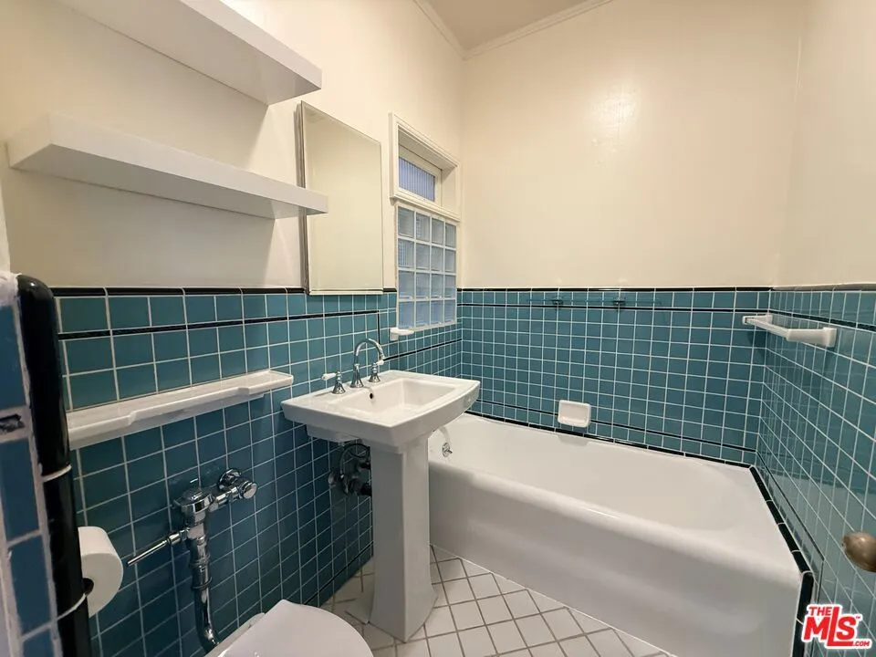 1345 Hayworth Avenue #212 West Hollywood, CA 90046