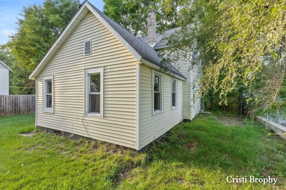2232 Hoyle Avenue NW Grand Rapids, MI 49544