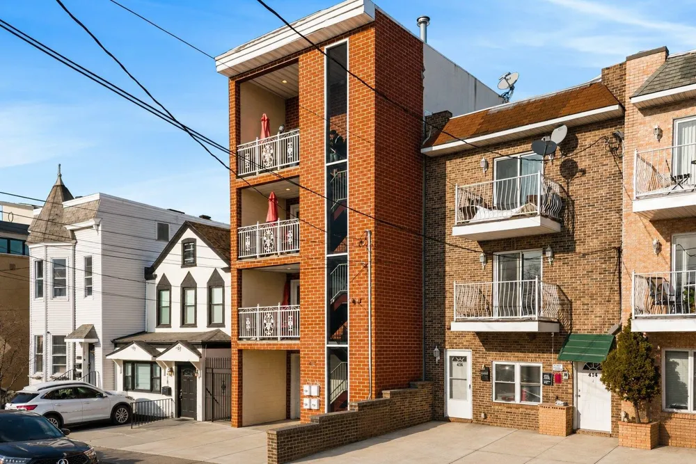 416 2ND ST Union City, NJ 07087