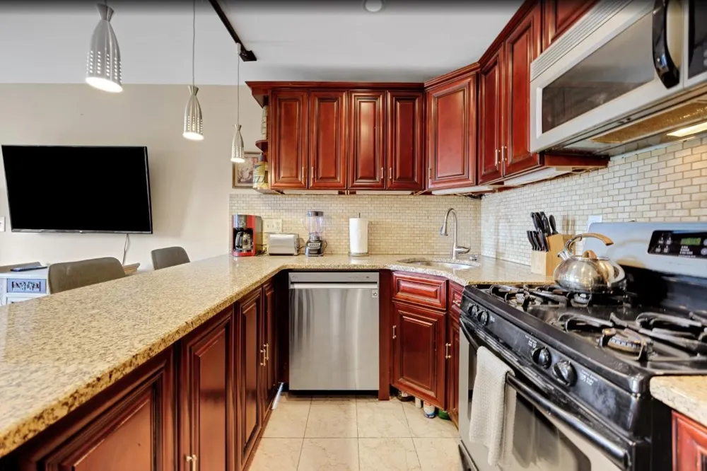 416 2ND ST Union City, NJ 07087