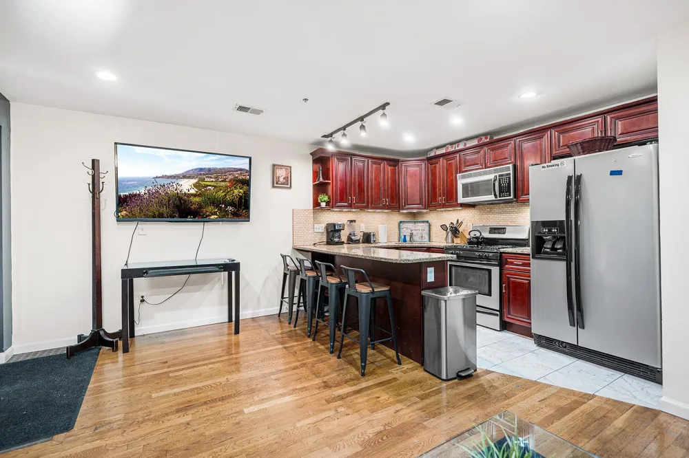 416 2ND ST Union City, NJ 07087