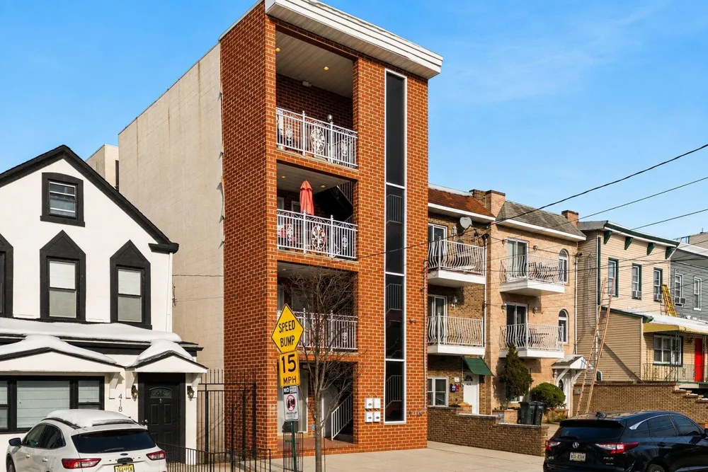 416 2ND ST Union City, NJ 07087