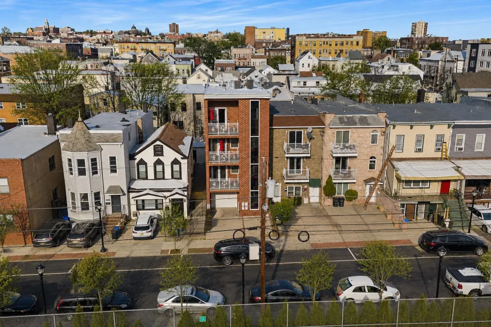 416 2ND ST Union City, NJ 07087