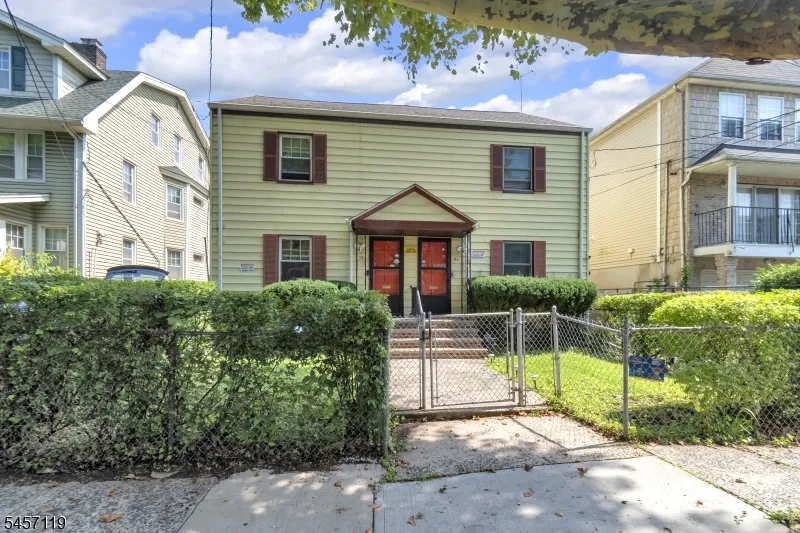 52 Clinton Pl Newark City, NJ 07108