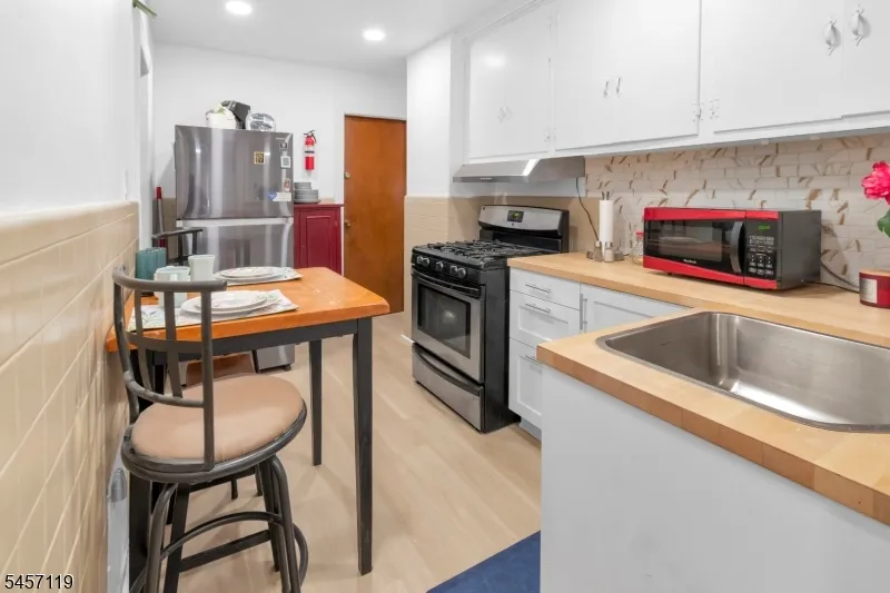 52 Clinton Pl Newark City, NJ 07108