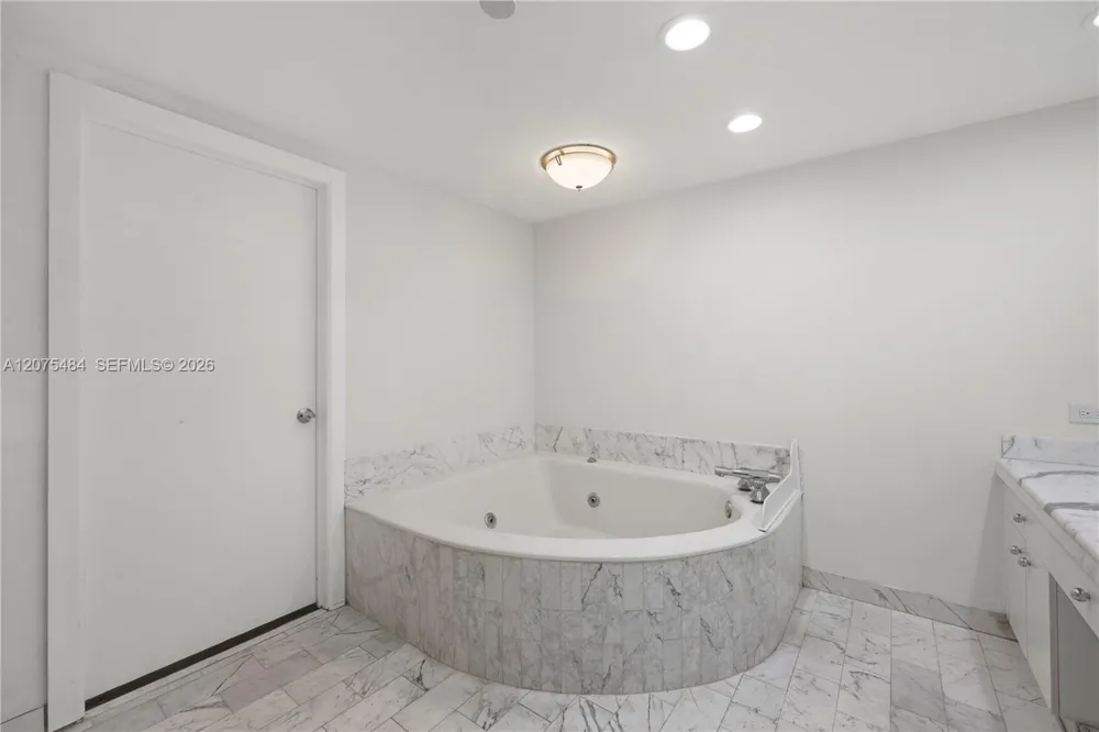 19667 Turnberry Way #3F Aventura, FL 33180