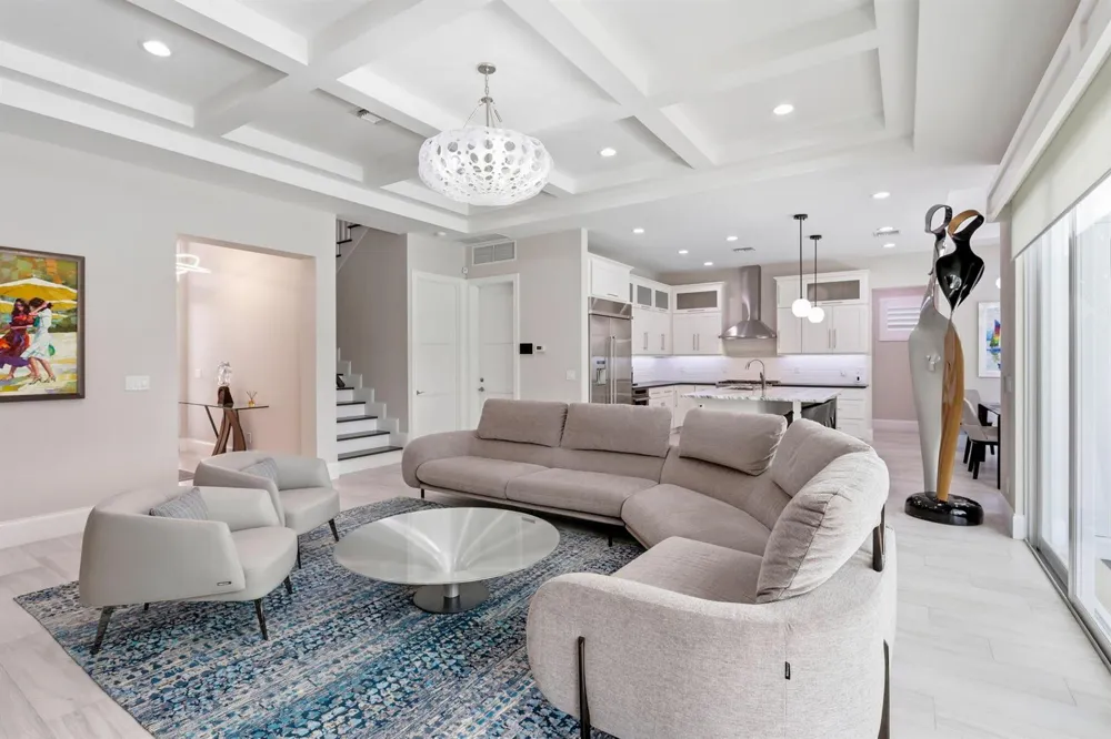 464 NE 8TH STREET Boca Raton, FL 33432