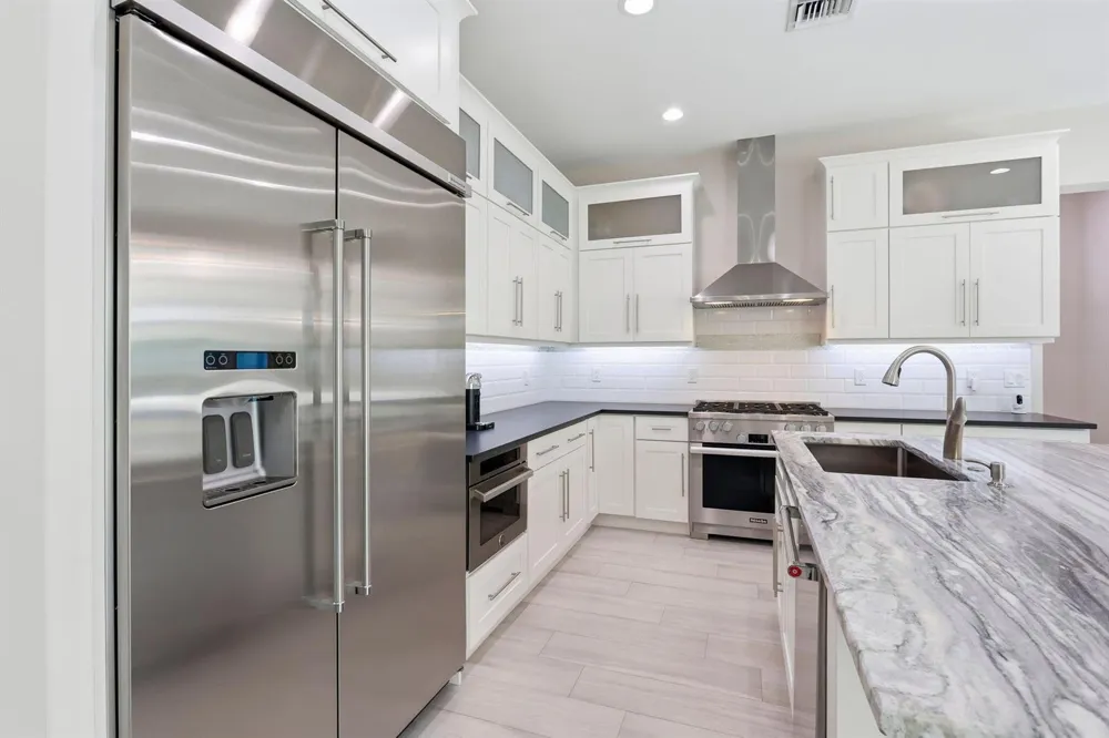 464 NE 8TH STREET Boca Raton, FL 33432