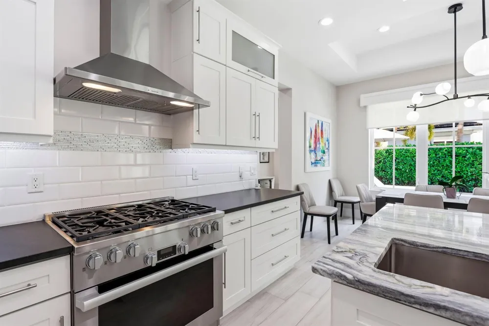 464 NE 8TH STREET Boca Raton, FL 33432