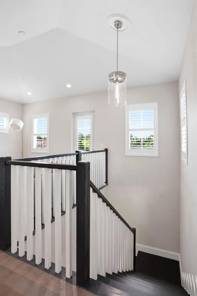 464 NE 8TH STREET Boca Raton, FL 33432