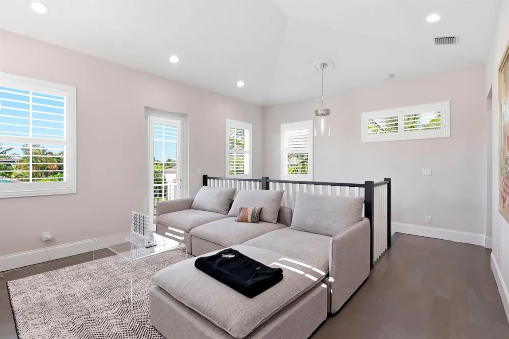 464 NE 8TH STREET Boca Raton, FL 33432