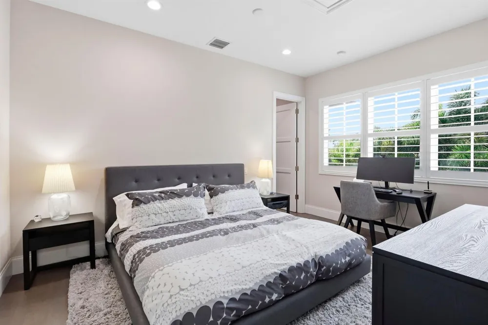 464 NE 8TH STREET Boca Raton, FL 33432