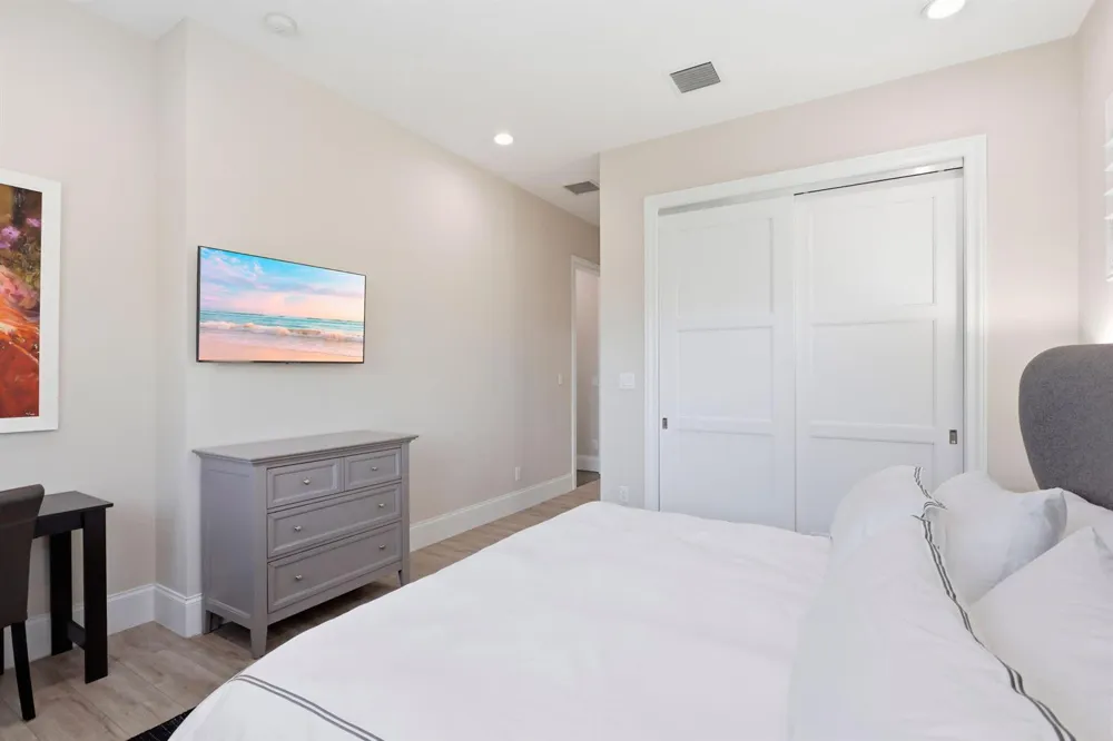 464 NE 8TH STREET Boca Raton, FL 33432