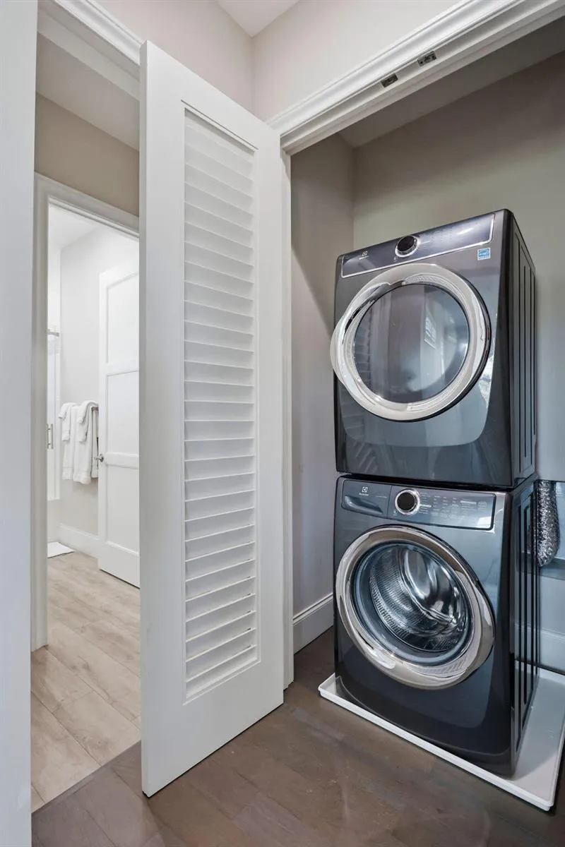 464 NE 8TH STREET Boca Raton, FL 33432