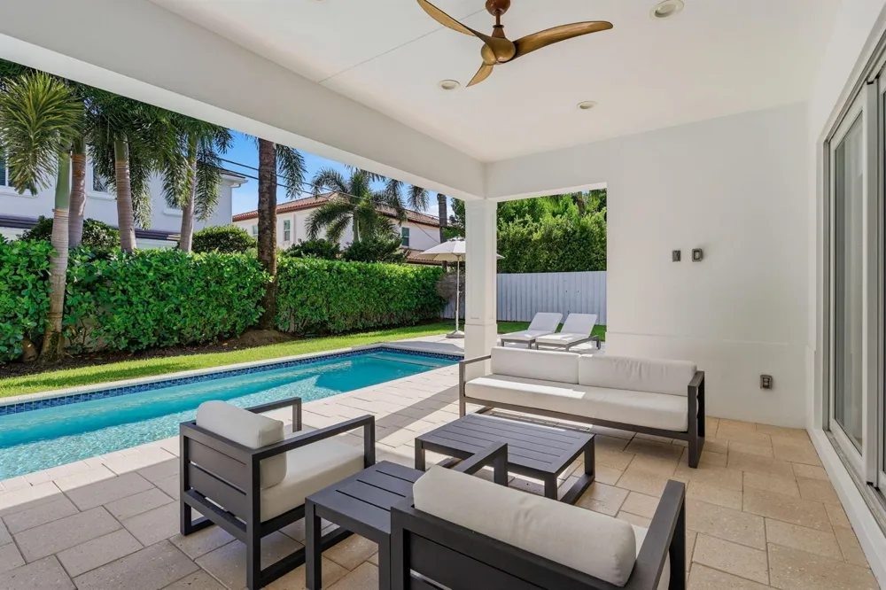 464 NE 8TH STREET Boca Raton, FL 33432
