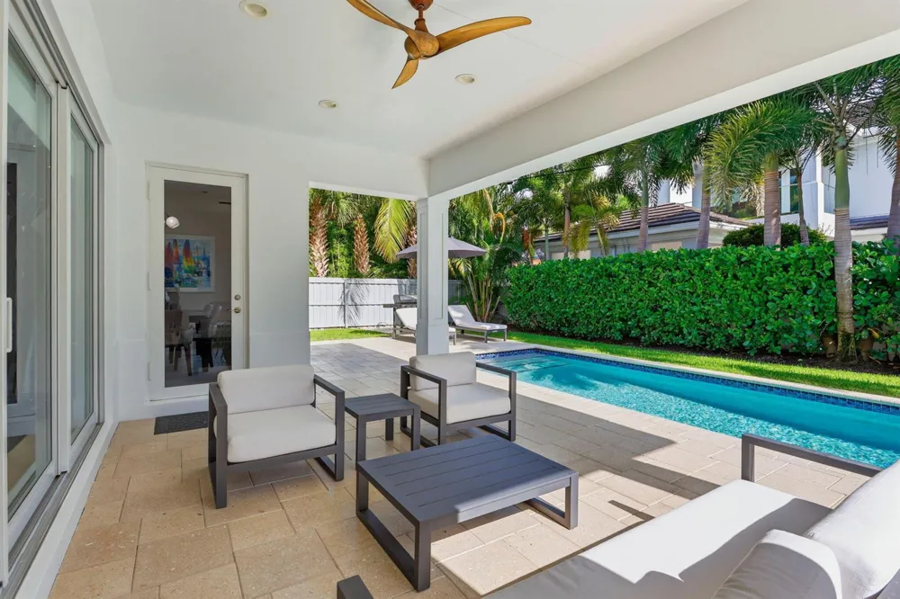 464 NE 8TH STREET Boca Raton, FL 33432