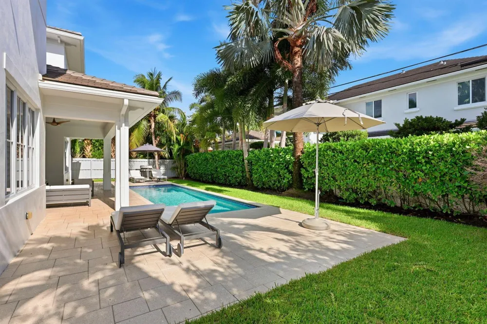 464 NE 8TH STREET Boca Raton, FL 33432