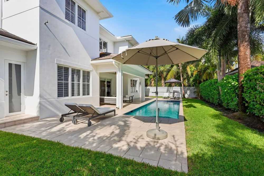 464 NE 8TH STREET Boca Raton, FL 33432