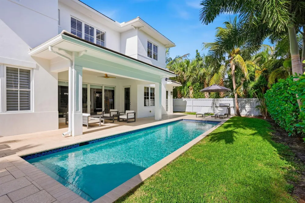464 NE 8TH STREET Boca Raton, FL 33432