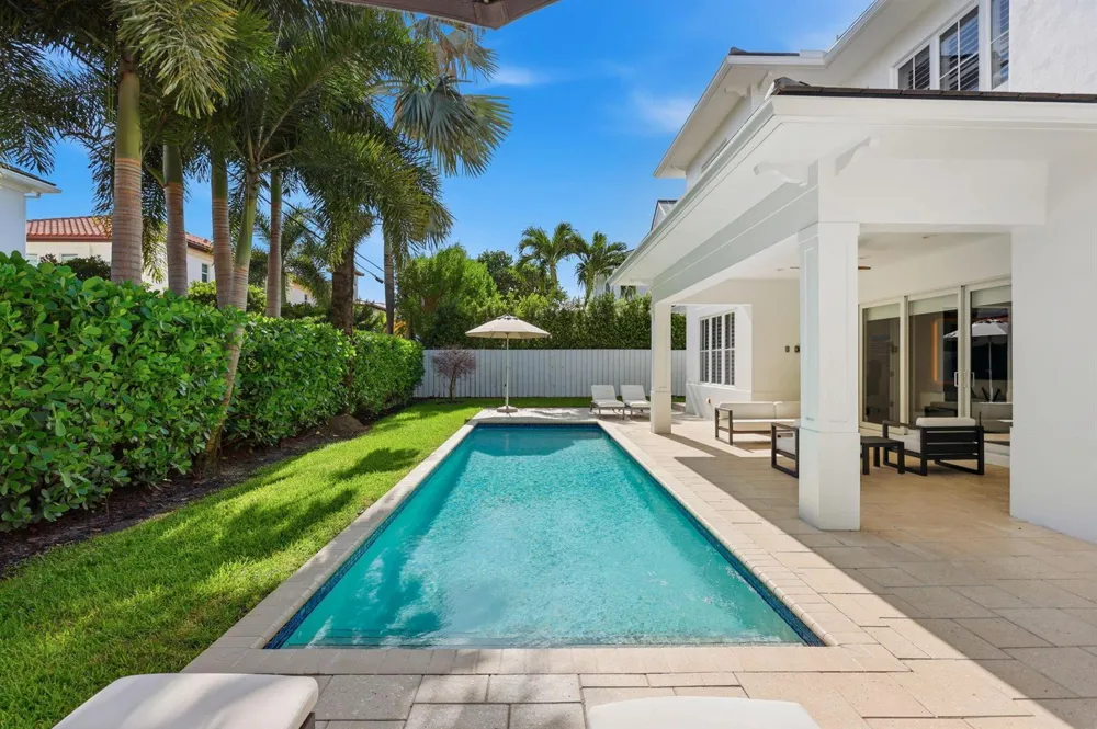 464 NE 8TH STREET Boca Raton, FL 33432