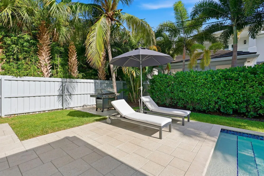464 NE 8TH STREET Boca Raton, FL 33432